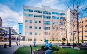 175 Lex - Walkable Downtown Lexington & Rupp Arena - Full Condos